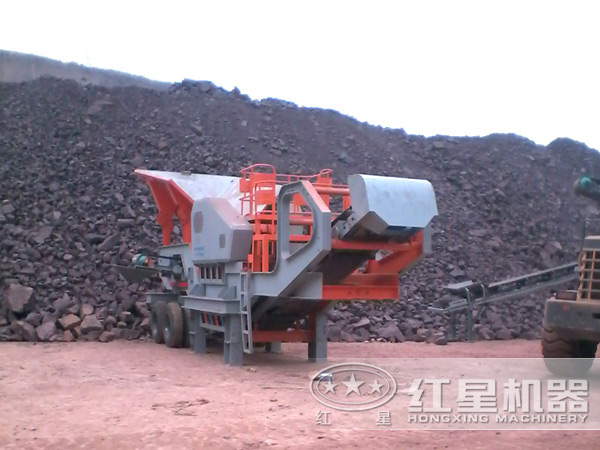 時(shí)產(chǎn)200噸廢鋼渣移動(dòng)破碎生產(chǎn)線:?jiǎn)闻_(tái)設(shè)備作業(yè) 時(shí)產(chǎn)200噸廢鋼渣移動(dòng)破碎生產(chǎn)線:?jiǎn)闻_(tái)設(shè)備作業(yè)