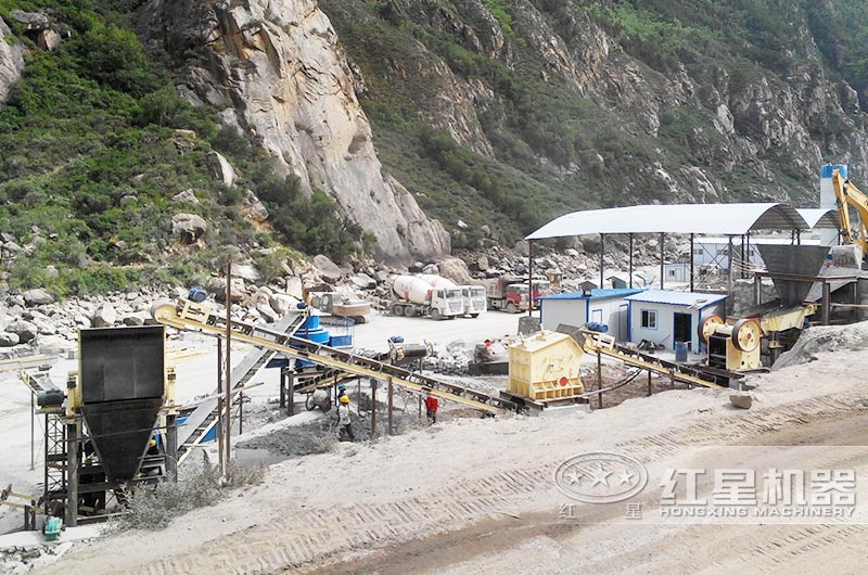 時(shí)產(chǎn)200噸制沙生產(chǎn)線現(xiàn)場(chǎng)圖片 時(shí)產(chǎn)200噸制沙生產(chǎn)線現(xiàn)場(chǎng)圖片