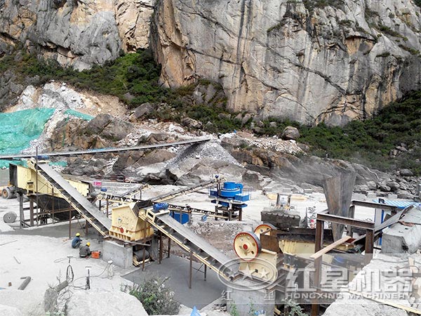 專業(yè)環(huán)保制砂生產(chǎn)線現(xiàn)場 專業(yè)環(huán)保制砂生產(chǎn)線現(xiàn)場