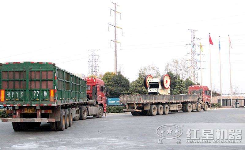 大石頭破碎機(jī)發(fā)貨圖 大石頭破碎機(jī)發(fā)貨圖