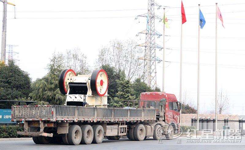 57碎石機發(fā)貨到用戶現場