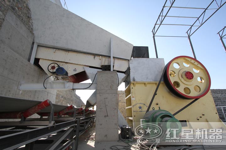 75粗顎破機在工作現場 75粗顎破機在工作現場