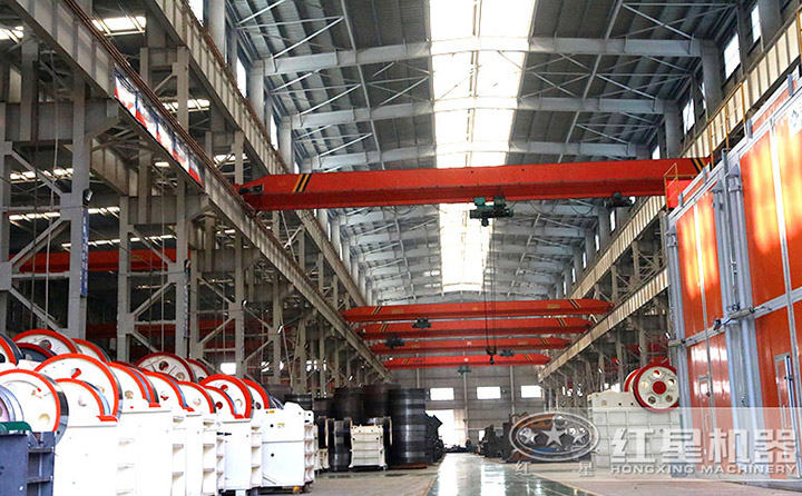 PE1200\*1500顎破機(jī)廠家為用戶提供現(xiàn)貨咨詢服務(wù)，地址：河南省鄭州市高新區(qū)梧桐街與紅松路交叉口中國高端礦機(jī)生產(chǎn)出口基地園區(qū) 