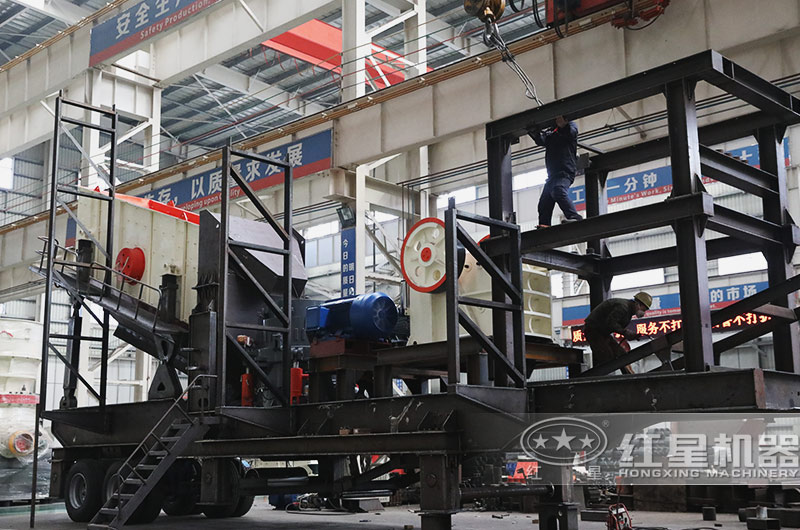 時產200噸四組合移動碎石機 時產200噸四組合移動碎石機