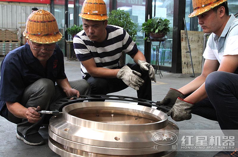 紅星圓錐破碎機有嚴格的技術(shù)、質(zhì)量控制 紅星圓錐破碎機有嚴格的技術(shù)、質(zhì)量控制