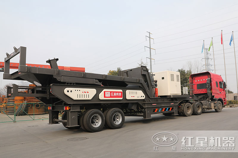 時(shí)產(chǎn)150噸建筑垃圾破碎機(jī)開往客戶現(xiàn)場(chǎng) 時(shí)產(chǎn)150噸建筑垃圾破碎機(jī)開往客戶現(xiàn)場(chǎng)