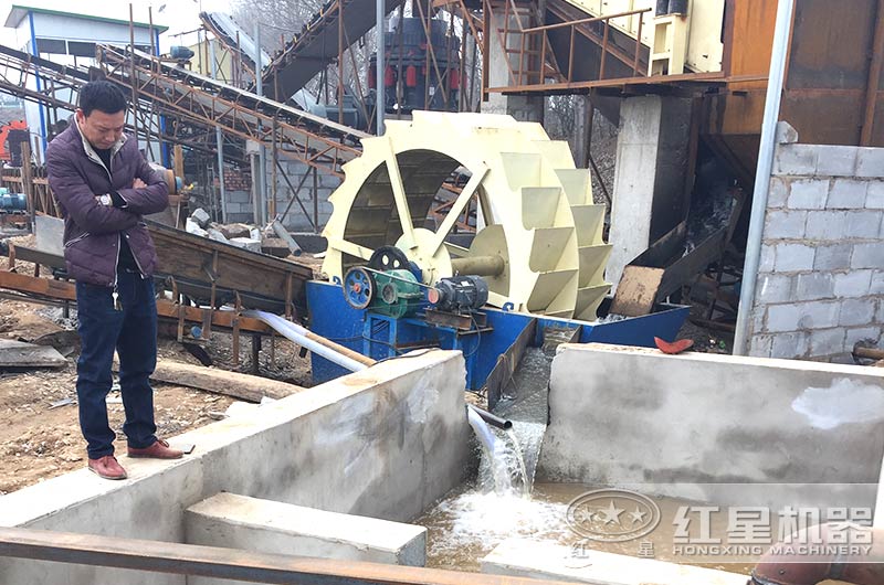 洗砂機生產(chǎn)現(xiàn)場,配置沉淀池 洗砂機生產(chǎn)現(xiàn)場,配置沉淀池