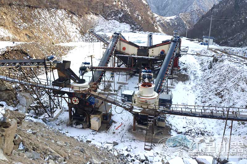 時產100噸河石制砂機生產現場 時產100噸河石制砂機生產現場