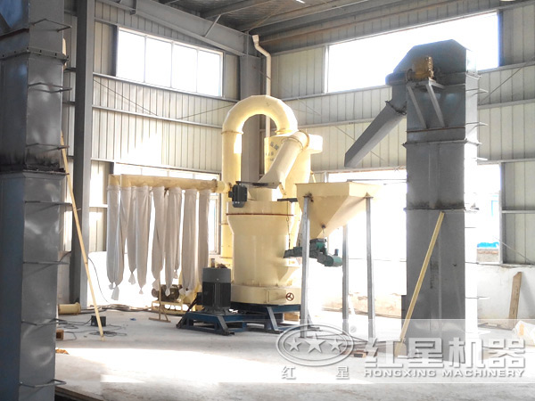 重晶石磨粉機(jī)工作現(xiàn)場(chǎng)圖 重晶石磨粉機(jī)工作現(xiàn)場(chǎng)圖