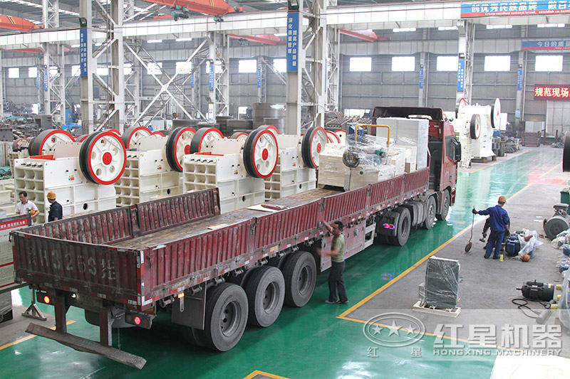 小型石頭破碎機(jī)車間裝車發(fā)貨 小型石頭破碎機(jī)車間裝車發(fā)貨