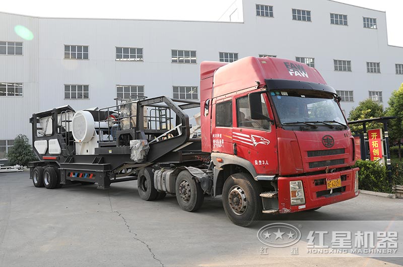 小型移動粉碎機現(xiàn)貨發(fā)往山東 小型移動粉碎機現(xiàn)貨發(fā)往山東