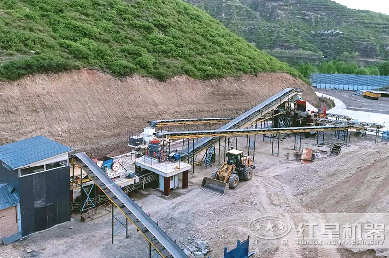 工業(yè)破碎機現(xiàn)場 工業(yè)破碎機現(xiàn)場