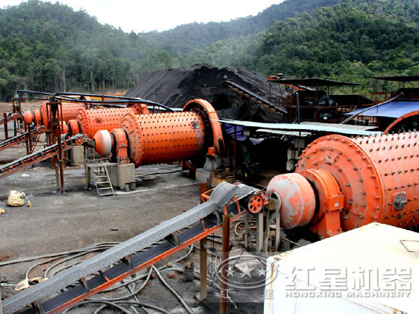 球磨機(jī)工作現(xiàn)場(chǎng)圖片 球磨機(jī)工作現(xiàn)場(chǎng)圖片