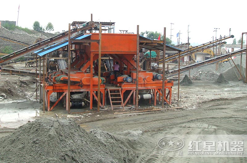 山西客戶對輥破碎機工作現(xiàn)場 山西客戶對輥破碎機工作現(xiàn)場