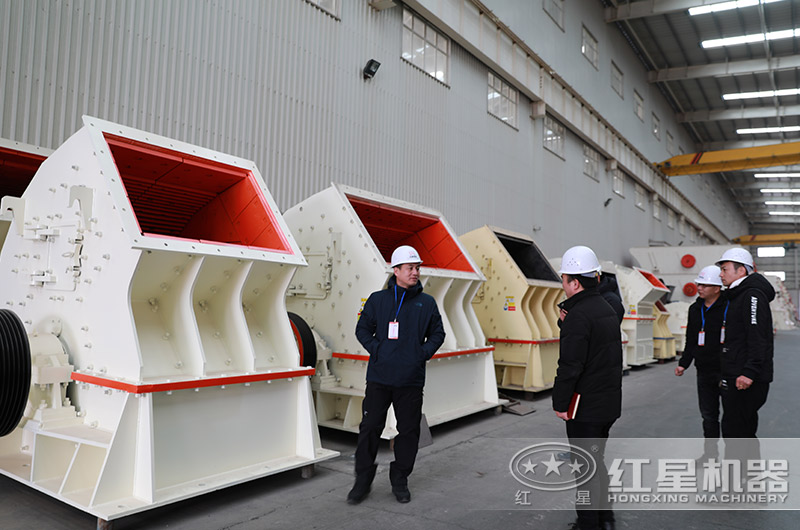 客戶來廠考察錘破機(jī)設(shè)備 客戶來廠考察錘破機(jī)設(shè)備