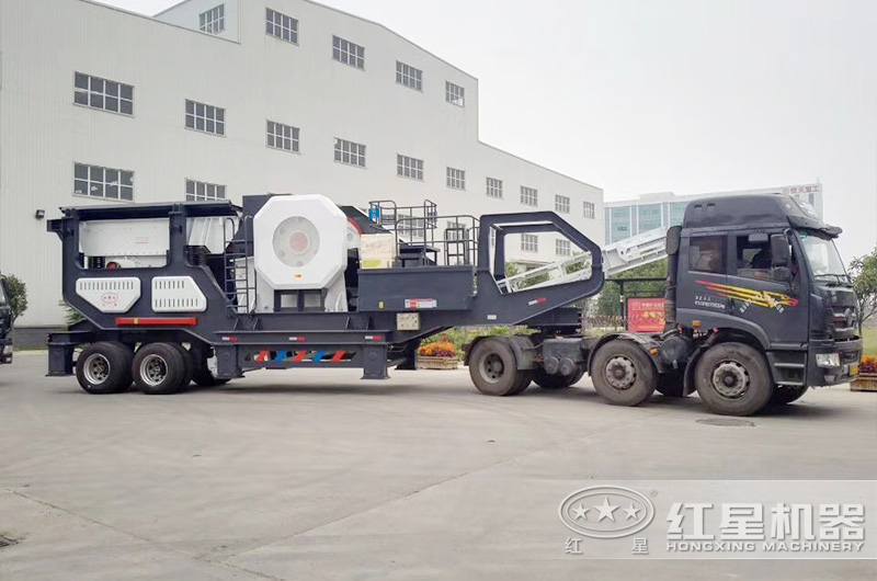 移動破碎機發(fā)貨現(xiàn)場 移動破碎機發(fā)貨現(xiàn)場