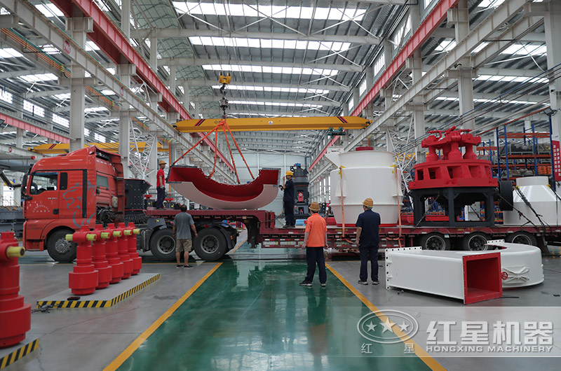 紅星雷蒙磨粉機(jī)裝車發(fā)貨現(xiàn)場 紅星雷蒙磨粉機(jī)裝車發(fā)貨現(xiàn)場